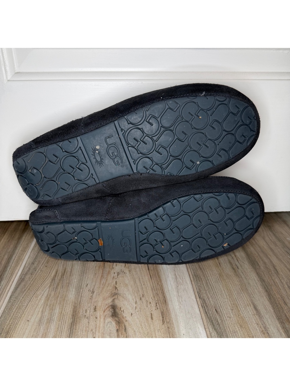 UGG Ascot Black Leather Slippers Sherpa Wool Blend Insoles Men’s Sz 15 - Picture 8 of 9